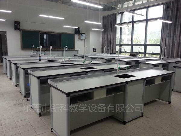 <a href='http://www.01vr.cn/chanpin/53-1.html' target='1' style='font-size:18px; font-weight:bold; color:#000000;'>科學(xué)實驗室</a>設(shè)備