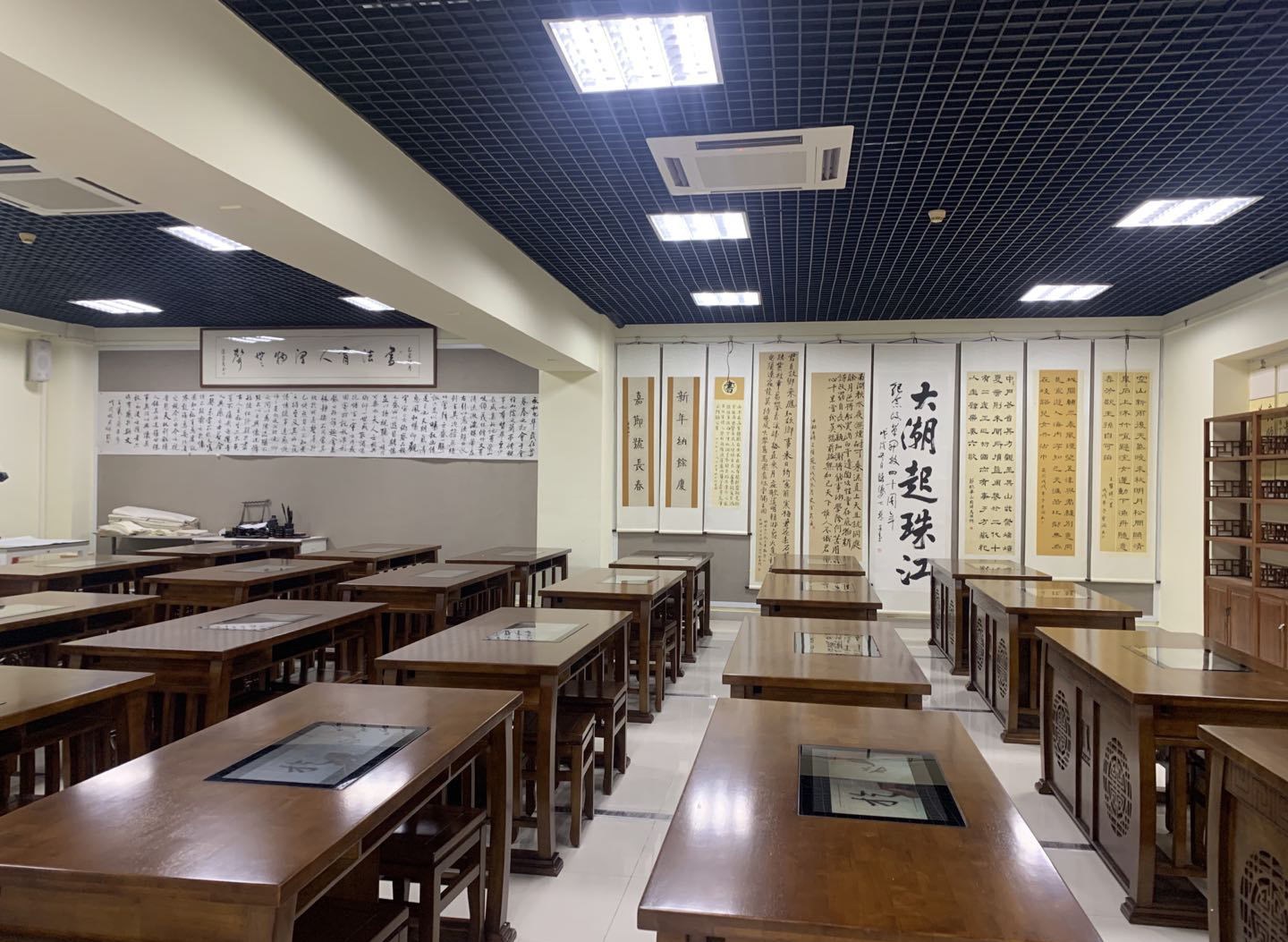 <a href='http://www.01vr.cn/chanpin/57-1.html' target='1' style='font-size:18px; font-weight:bold; color:#000000;'>書法室</a>