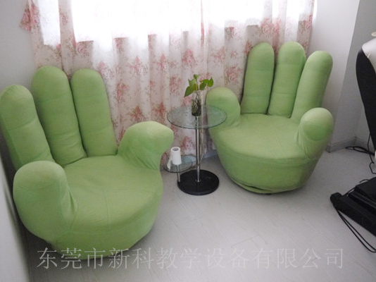 學(xué)校<a href='http://www.01vr.cn' target='1' style='font-size:14px; font-weight:bold; color:#0080ff;'>心理咨詢室</a>布置