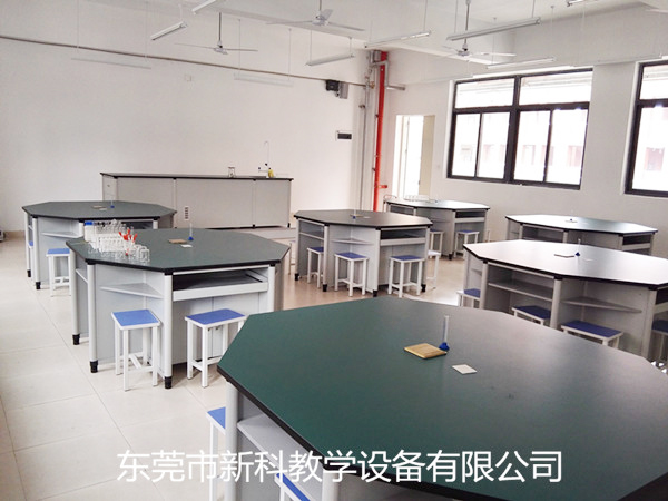 <a href='http://www.01vr.cn/' target='1' style='font-size:14px; font-weight:bold; color:#0080ff;'>物理實(shí)驗(yàn)室</a>設(shè)備