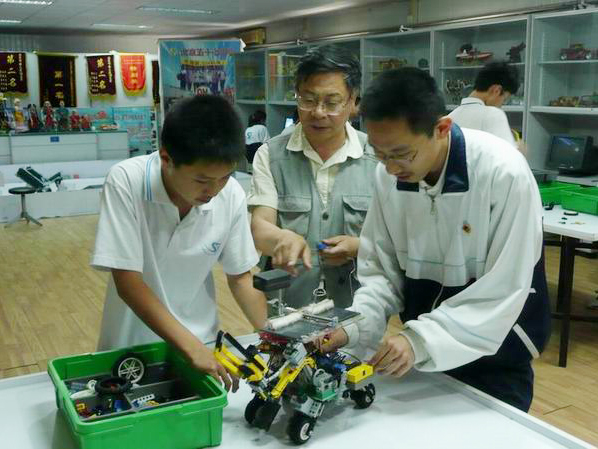 <a href='http://www.01vr.cn/chanpin/60-1.html' target='1' style='font-size:18px; font-weight:bold; color:#000000;'>機器人功能室</a>