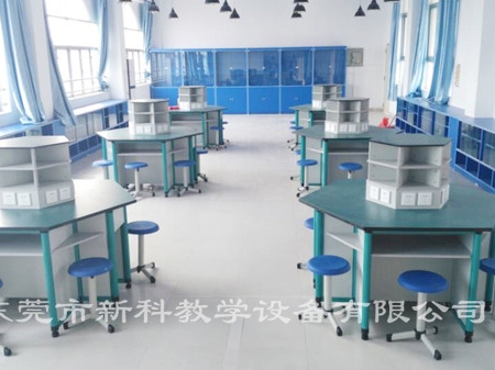 <a href='http://www.01vr.cn/chanpin/60-1.html' target='1' style='font-size:18px; font-weight:bold; color:#000000;'>機器人功能室</a>3