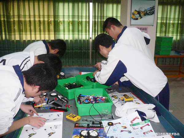 <a href='http://www.01vr.cn/chanpin/60-1.html' target='1' style='font-size:18px; font-weight:bold; color:#000000;'>機(jī)器人功能室</a>