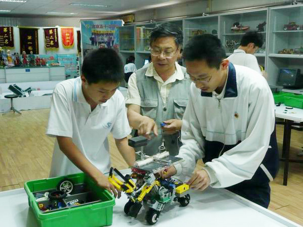 <a href='http://www.01vr.cn/chanpin/60-1.html' target='1' style='font-size:18px; font-weight:bold; color:#000000;'>機(jī)器人功能室</a>5